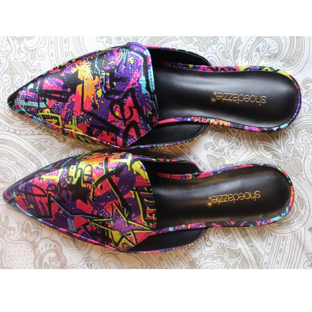 VINTAGE GRAFFITI POINTED TOE FLAT